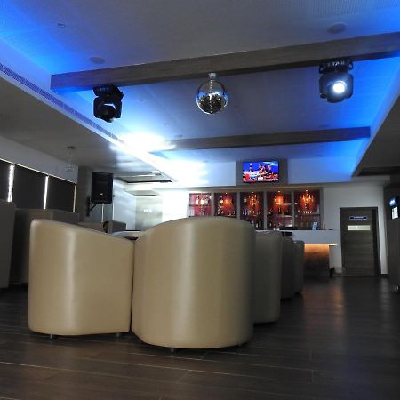 Hotel Annamalai Bahur エクステリア 写真