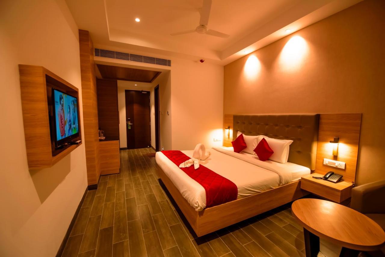 Hotel Annamalai Bahur エクステリア 写真