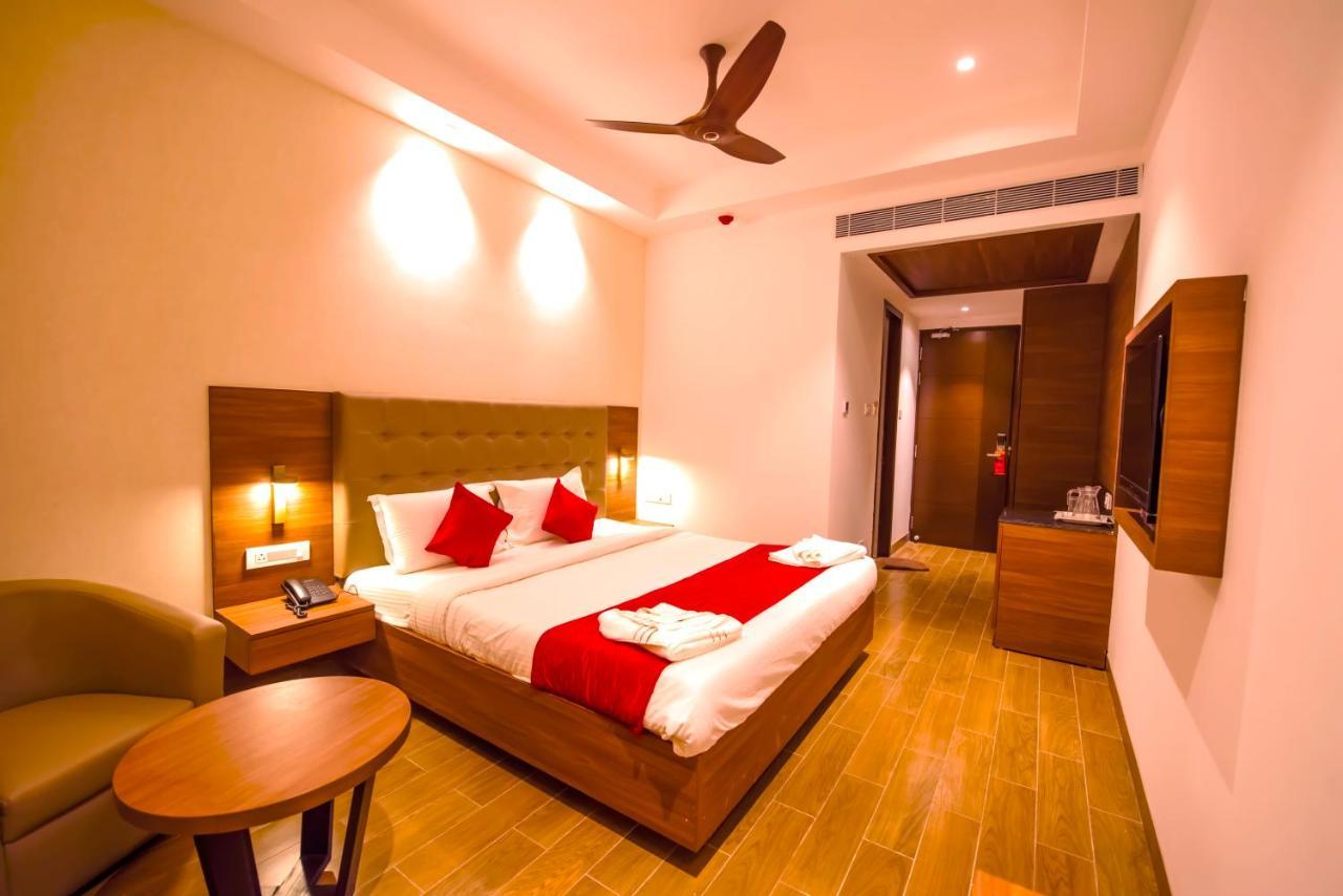 Hotel Annamalai Bahur エクステリア 写真