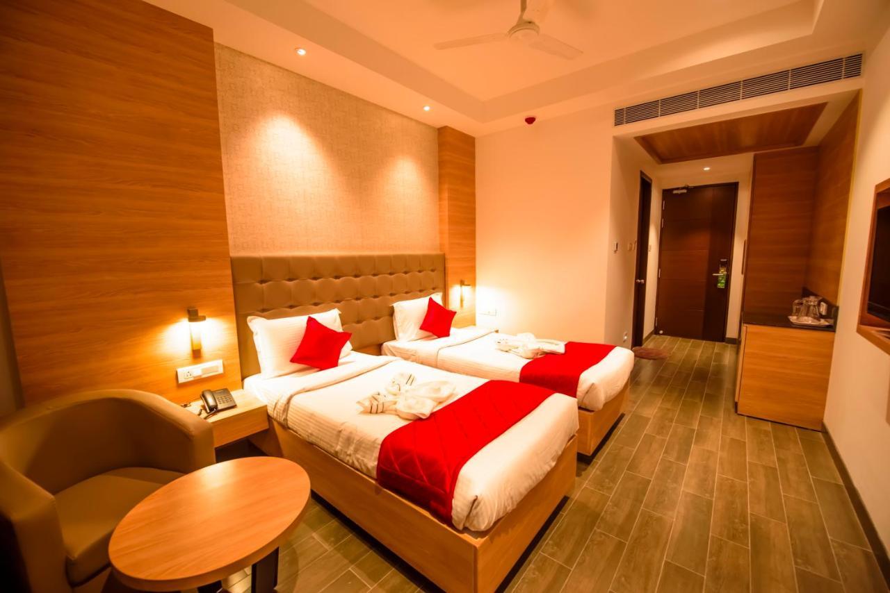 Hotel Annamalai Bahur エクステリア 写真