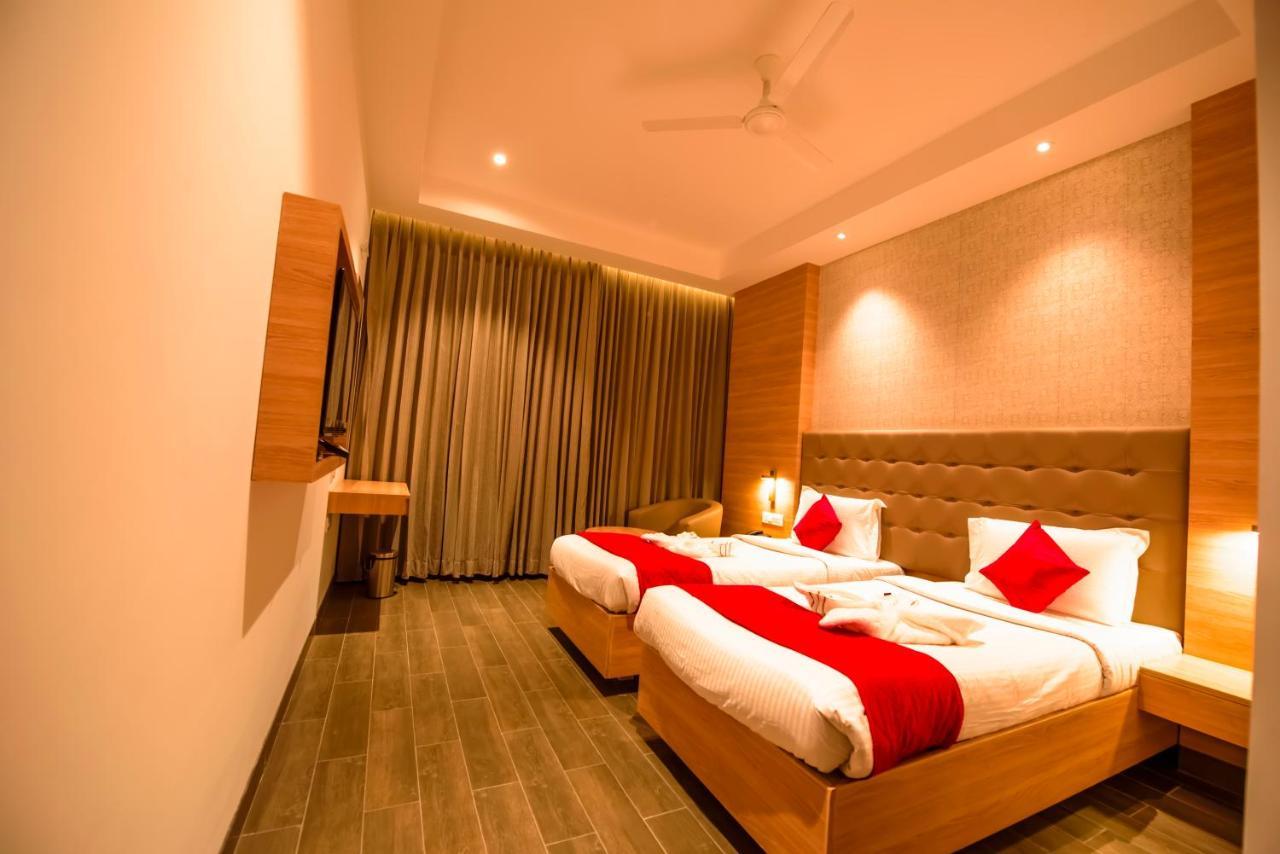 Hotel Annamalai Bahur エクステリア 写真