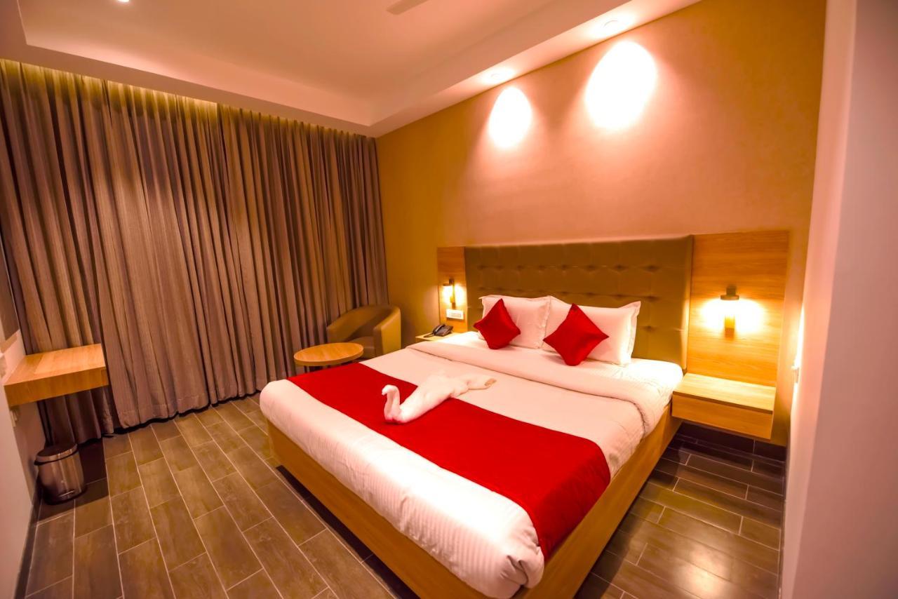 Hotel Annamalai Bahur エクステリア 写真