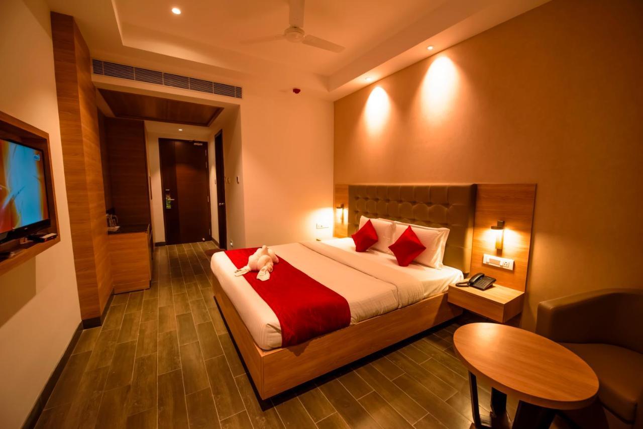 Hotel Annamalai Bahur エクステリア 写真