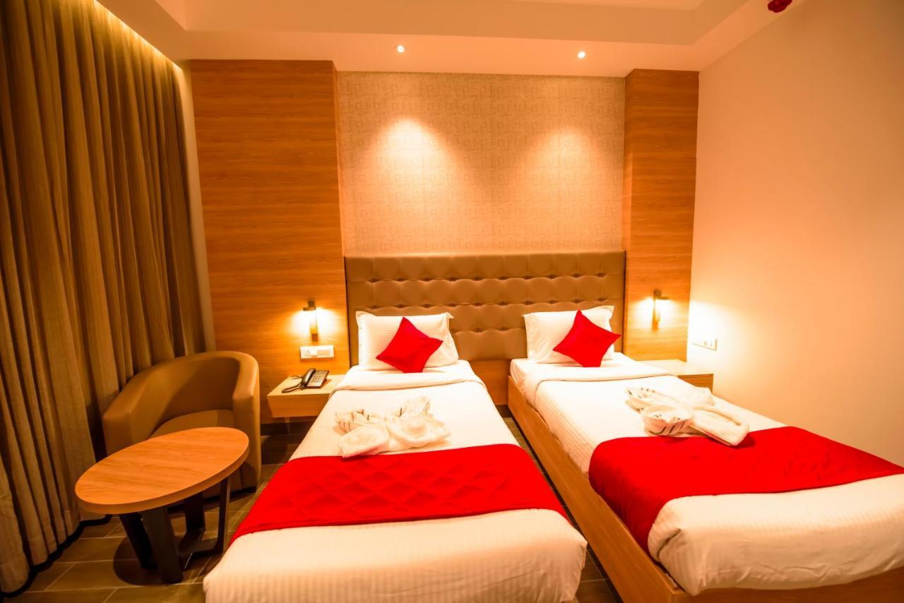 Hotel Annamalai Bahur エクステリア 写真