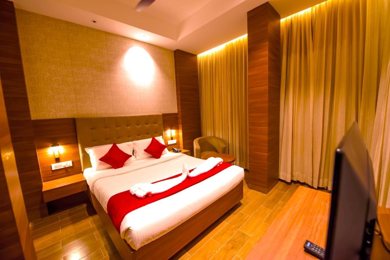 Hotel Annamalai Bahur エクステリア 写真